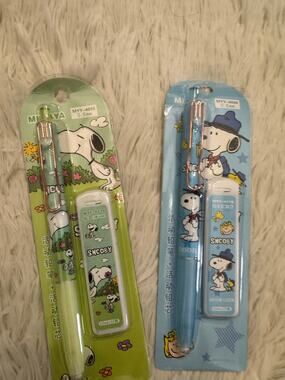 Snoopy mechanical pencil and lead refill set with green and blue